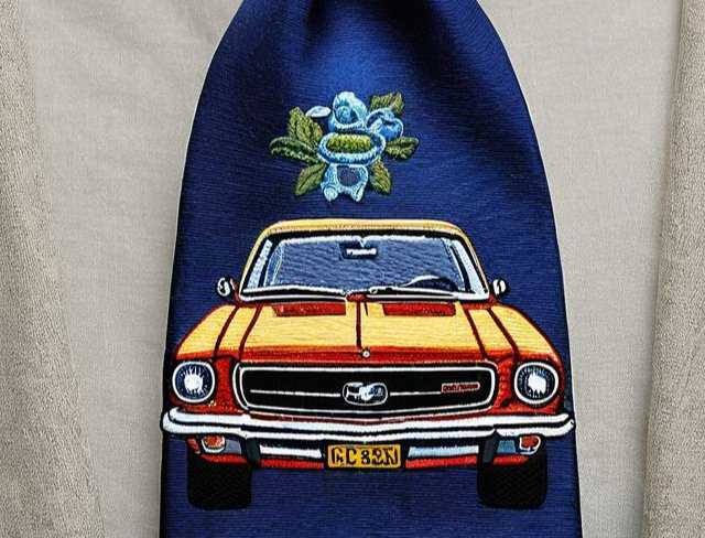 retro design necktie