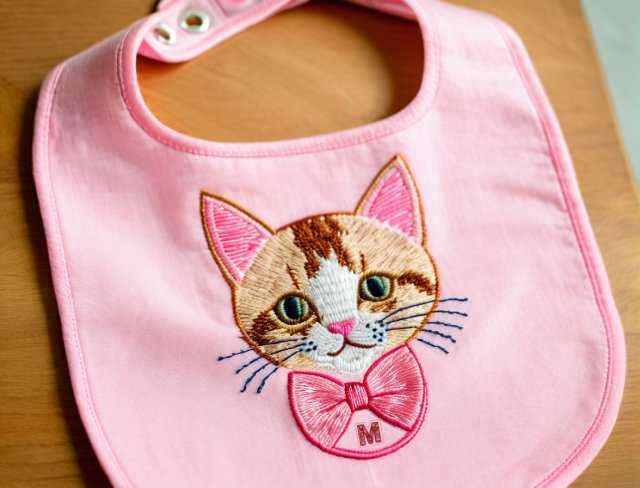 kitten bib embroidery